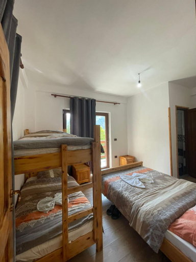 Bedroom 2, natyra balcony, Tropojës