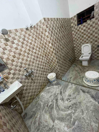 Bathroom, Parmarth Lok, Deoghar