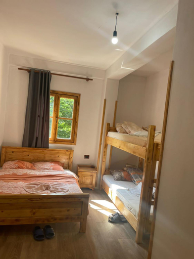 Bedroom 1, natyra balcony, Tropojës