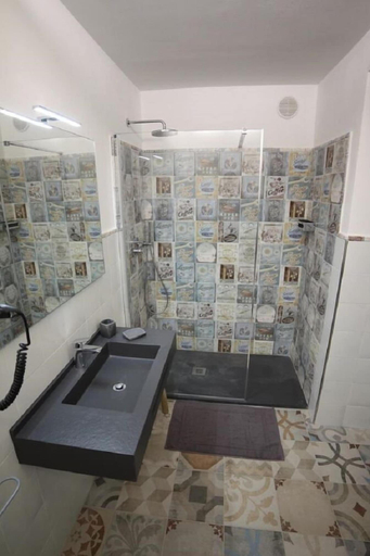 Bathroom 5, 5 Terre Pelagos 1, La Spezia