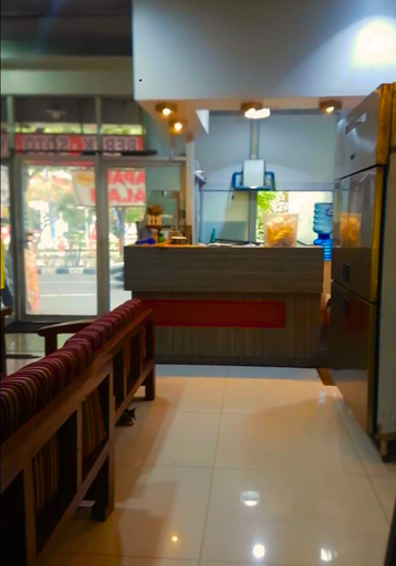 Public Area 2, Rubikz Hostel & Cafe, Surabaya