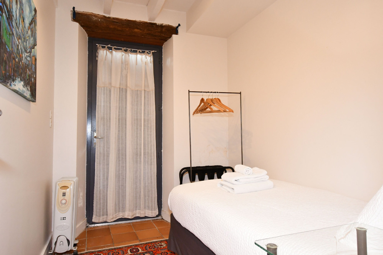 Bedroom 3, Montboulard, Charente