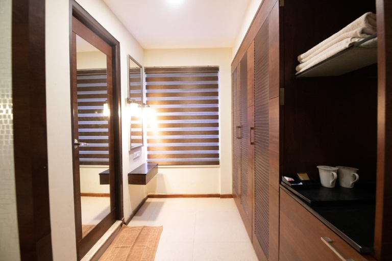 Bathroom 4, Hotel High Point, Tiruchirappalli