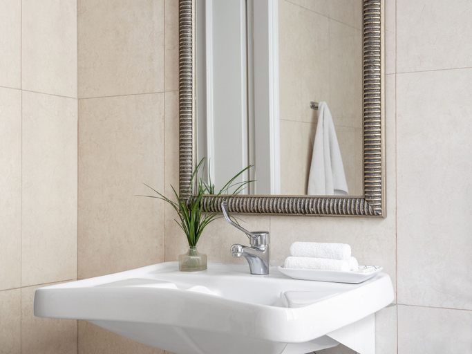 Bathroom 4, ATHENA, A Hotel to Live, Attica