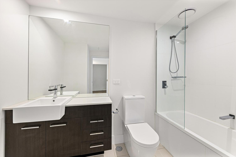 Bathroom 4, Harbour Quays Apartments, Gold Coast