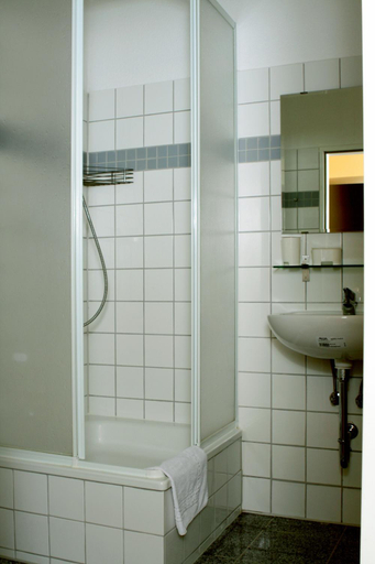 Bathroom 3, Hotel Abendstern, Berlin