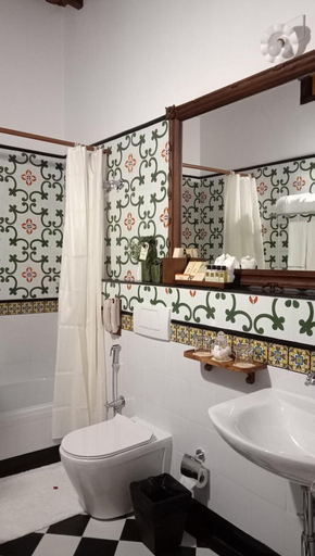 Bathroom 5, Forte Kochi, Ernakulam