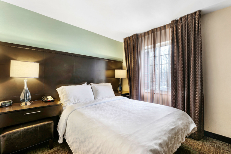 Bedroom 2, Staybridge Suites PHILADELPHIA-MT. LAUREL, Burlington