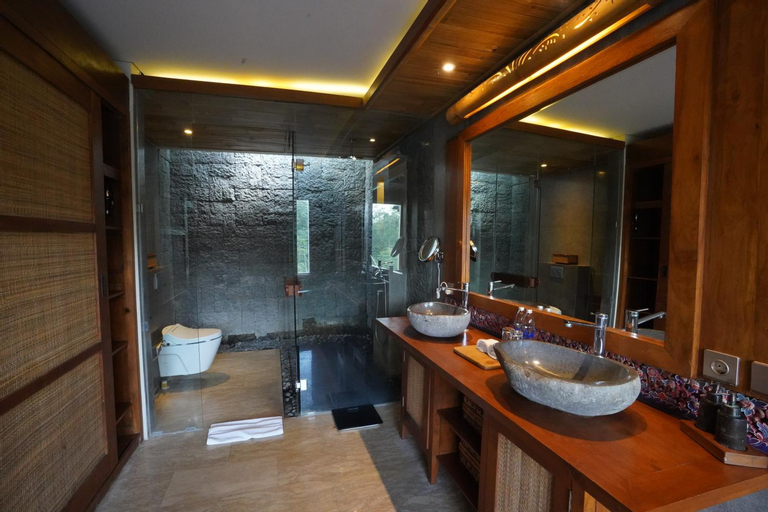 Bathroom 27