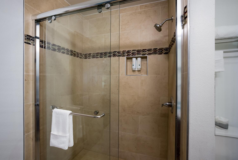 Bathroom 5, Quality Inn Fairfield Napa Valley Area, Solano