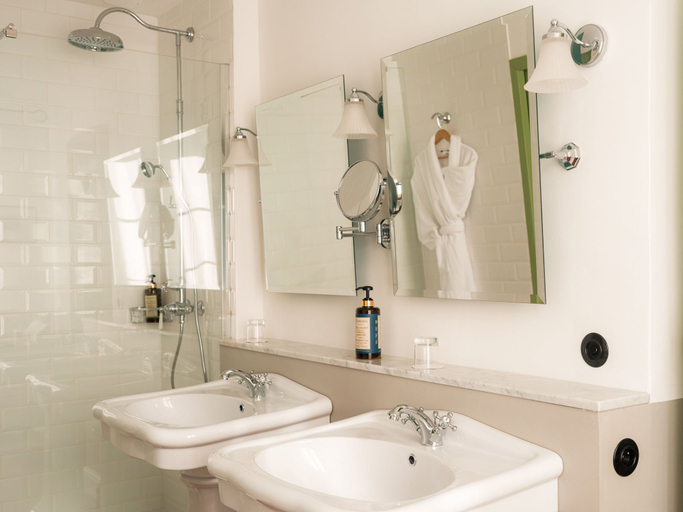 Bathroom 5, Castel Brando, Haute-Corse