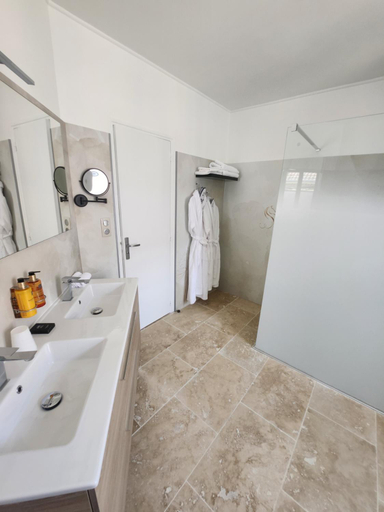 Bathroom 2, Villa Pona, Saône-et-Loire