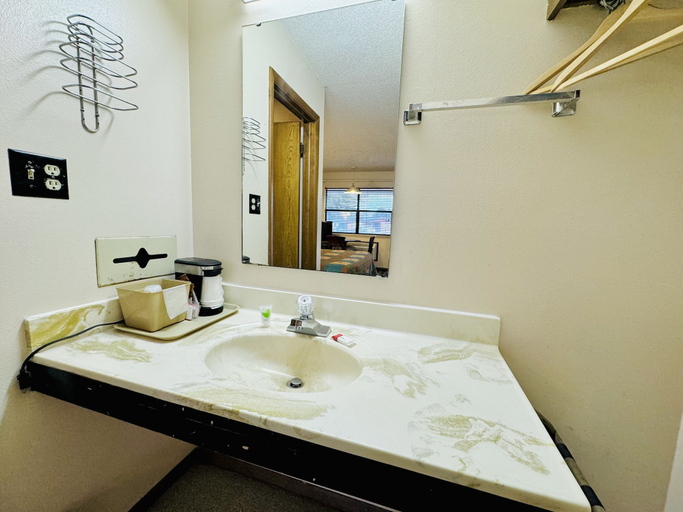 Bathroom 3, Americas Best Value Inn Jay, Delaware