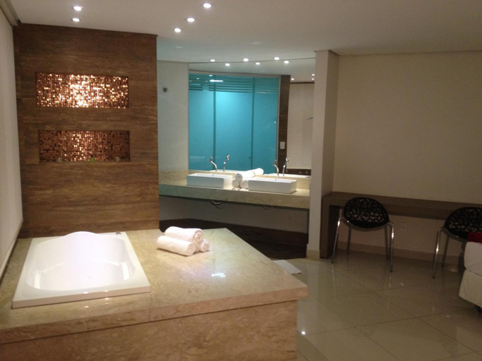 Bathroom, Serranos Park Hotel, Paraíso do Tocantins