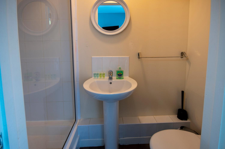 Bathroom 5, Irvine Riverside Guesthouse, North Ayrshire