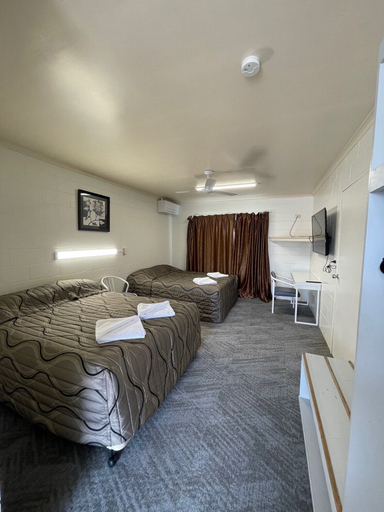 Bedroom 3, The Park Motel, Charters Towers