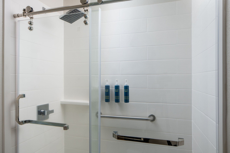 Bathroom 4, Four Points by Sheraton Alexandria, Rapides