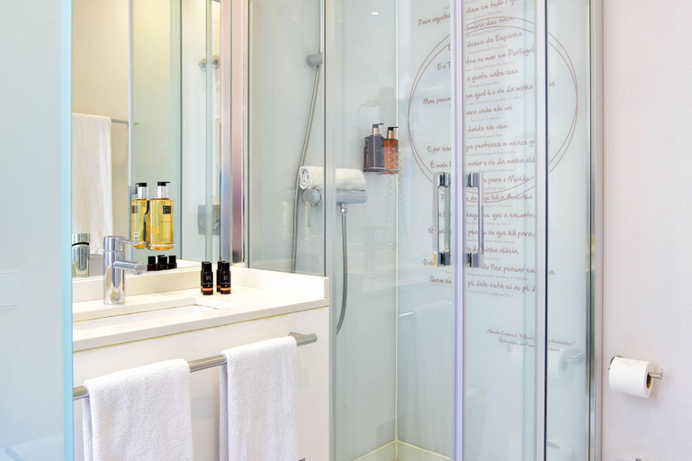 Bathroom 4, My Story Hotel Ouro, Lisbon