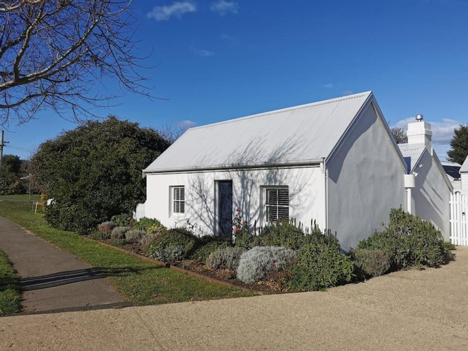 The Shoemaker's Cottage, Clarence