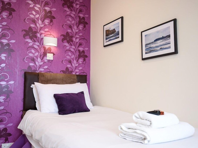 Bedroom 3, The Riviera Guest House, North Yorkshire