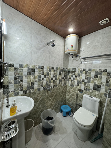 Bathroom, Pinewood Valley Mussoorie, Dehradun