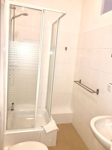 Bathroom 3, Hotel Abendstern, Berlin