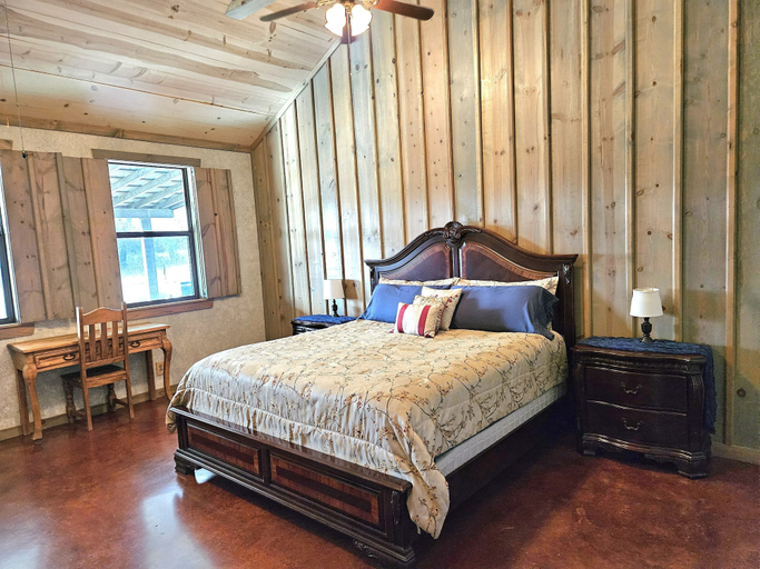 Bedroom 2, Breezy Hills Cottages, Gillespie