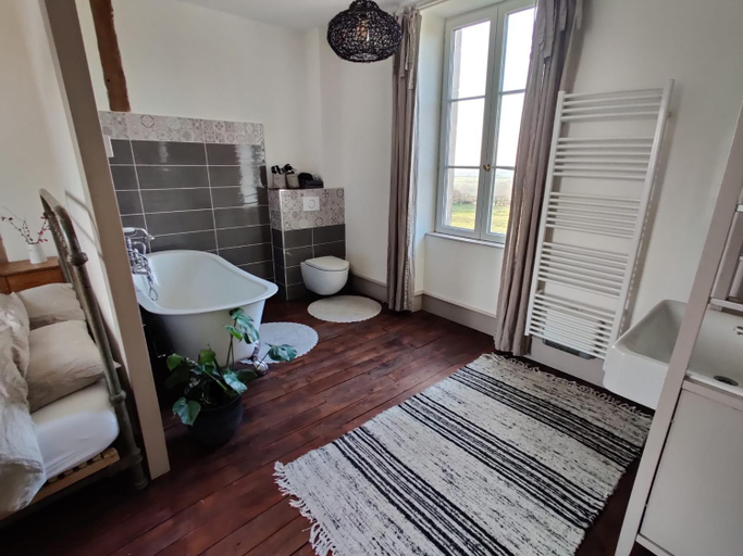 Bathroom 1, Le Brasseur Logements, Allier