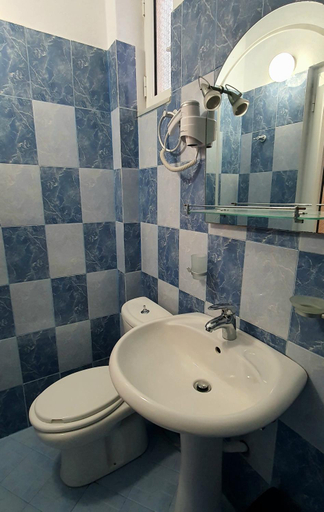 Bathroom 3, Hotel de Ksamil, Sarandës