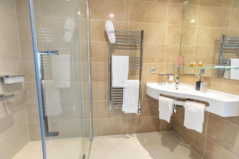 Bathroom 5, Appart One Fréjus, Var