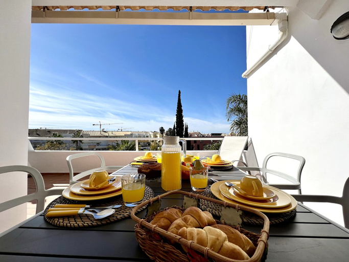 Food & Drinks, Vilamoura Colors With Pool by Homing, Loulé