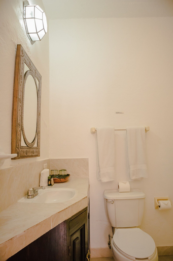 Bathroom 3, Mansion del Bosque, Allende