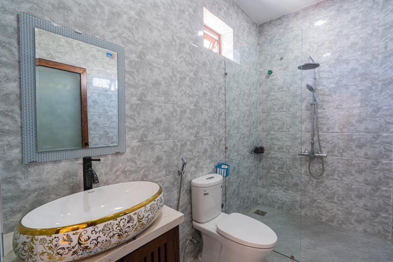 Bathroom 5, NaFaLa Homestay, Da Nang