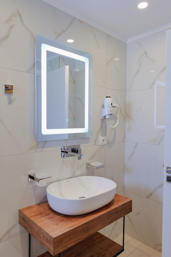 Bathroom 3, Vila Shpetimi, Sarandës