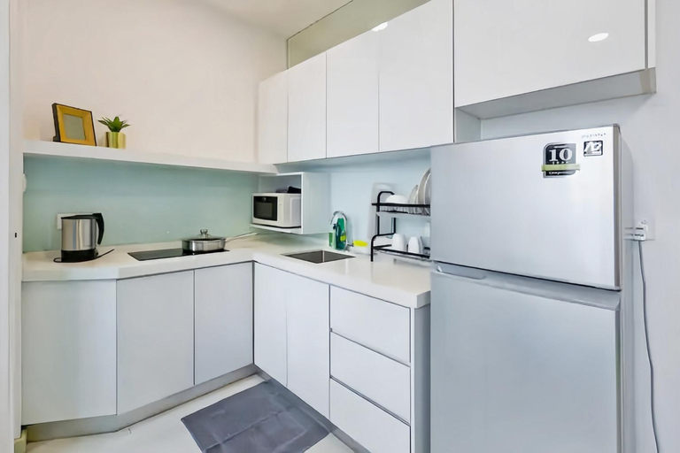Others 5, Straits Garden Suites, Penang Island