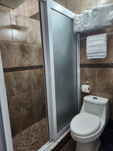 Bathroom 3, VILLA CLAUDIAS, Taxisco