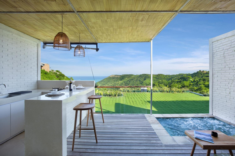 Exterior & Views 7