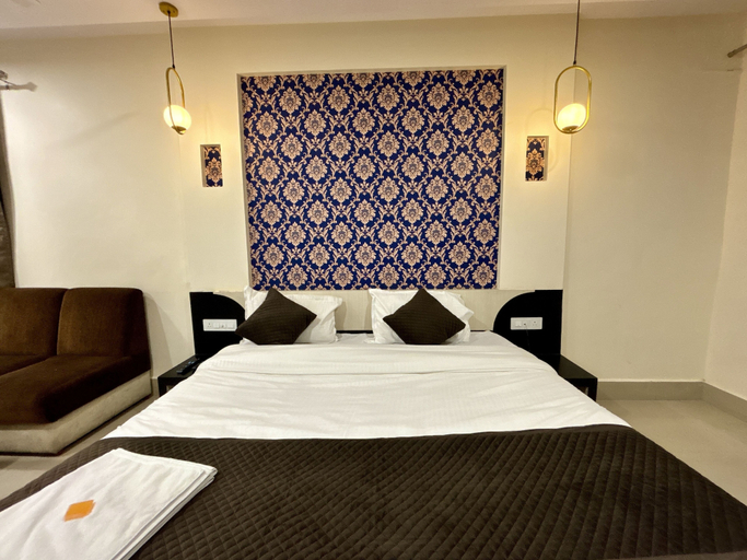 Bedroom 2, hotel mahamaya, Satna