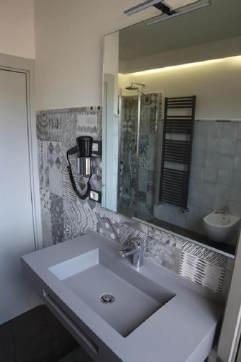 Bathroom 12