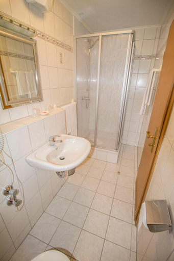 Bathroom 2, Zur Länd, Freising