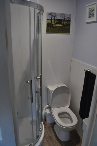 Bathroom 4, Cuan nabPíobairí