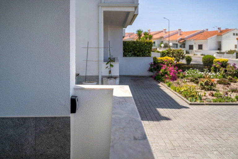 Beach Retreat, Torres Vedras