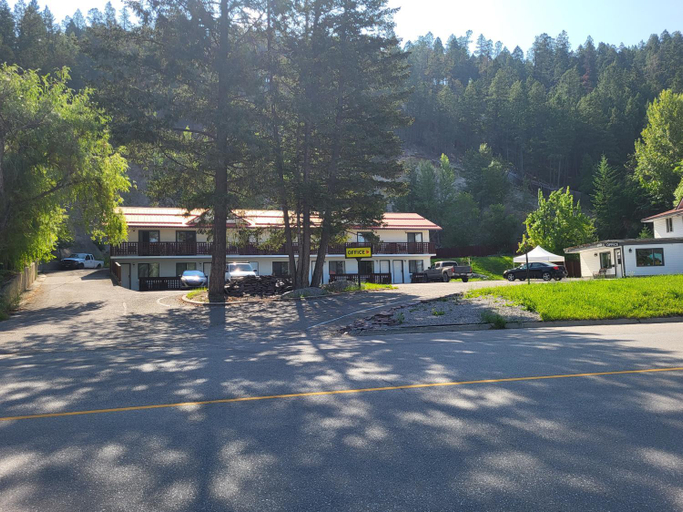 Others 4, Alpen Motel, East Kootenay