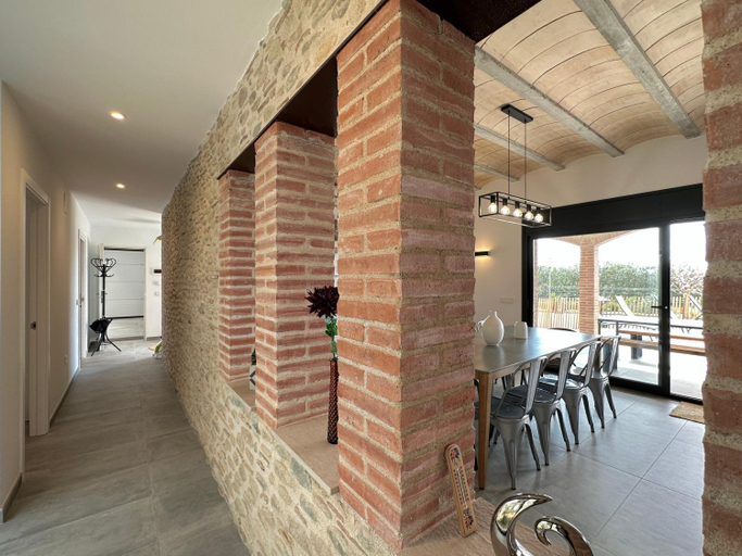 Others 4, The Private Accommodation Villa, Girona