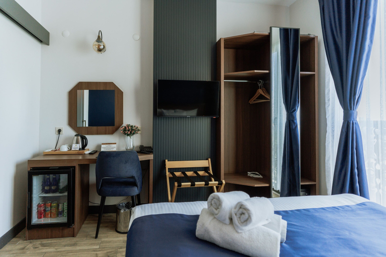 Bedroom 4, The Rest Port Hotel, Merkez