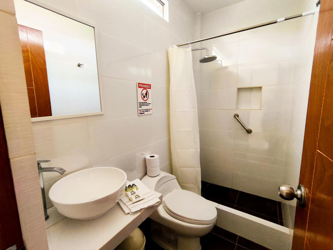 Bathroom 3, Jalara Lunahuaná Hotel, Cañete