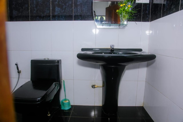 Bathroom 3, Seyoo Villa, Habaraduwa
