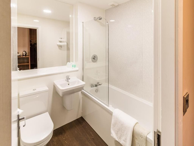 Bathroom 4, Springfield Hotel & Health Club, Flintshire