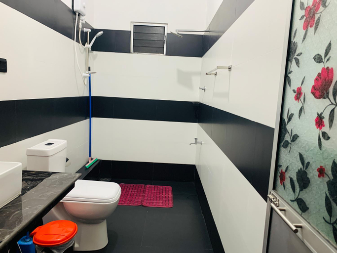 Bathroom 3, Ambuluwawa View Inn, Udapalatha