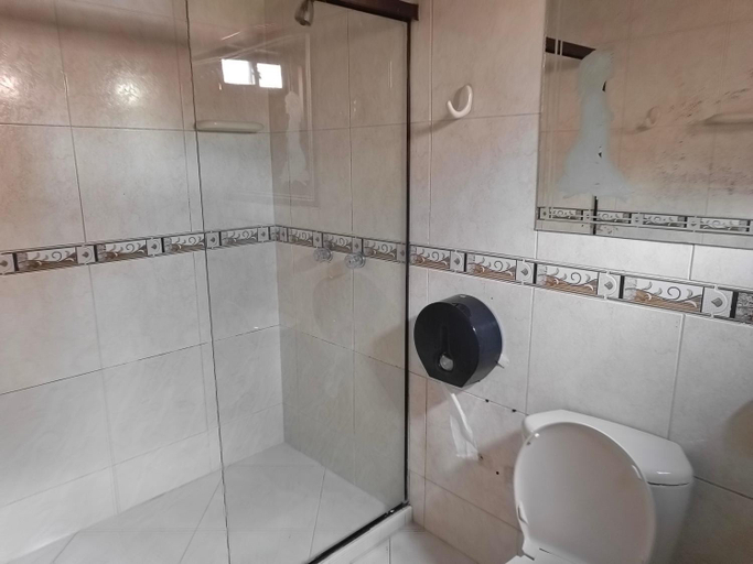 Bathroom 3, Hotel Brisas MEDELLIN, Medellín